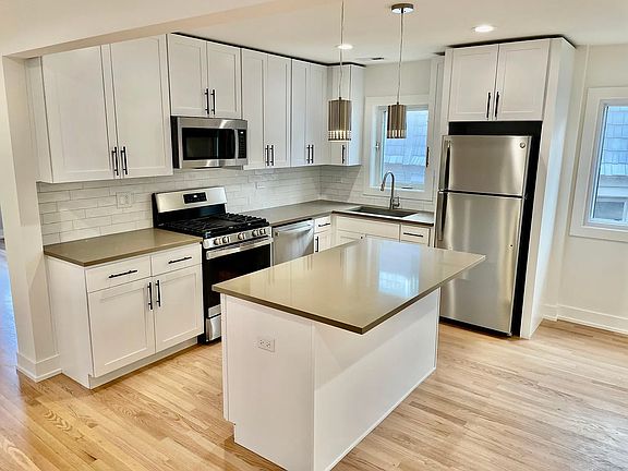 2nd image of 4628 N Winchester Ave #3W