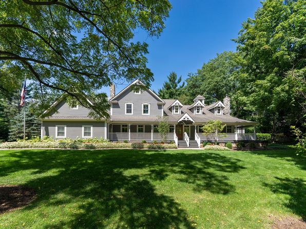 46900 Stratford Ct, Northville, MI 48167