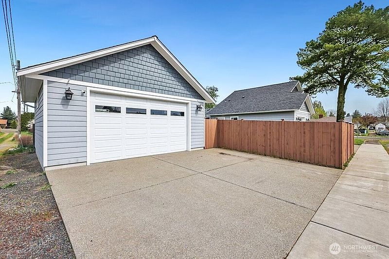 3rd image of 903 Atherton Street