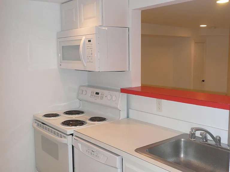706 7th St SE #B2 — Photo 7