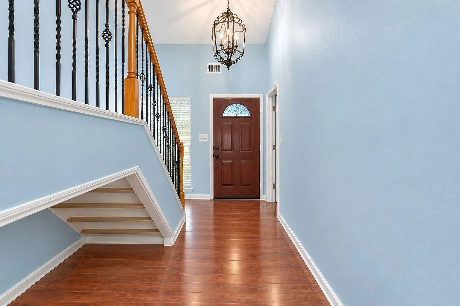 4 bed, 2.5 bath, 2015 sqft, $2,250 — Photo 4