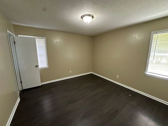 5th image of 2574 Saint Elmo Ave