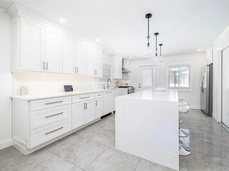 140 Baltimore Ave — Photo 5