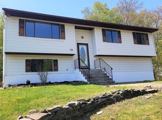28 Raker Rd, Poughkeepsie, NY 12603