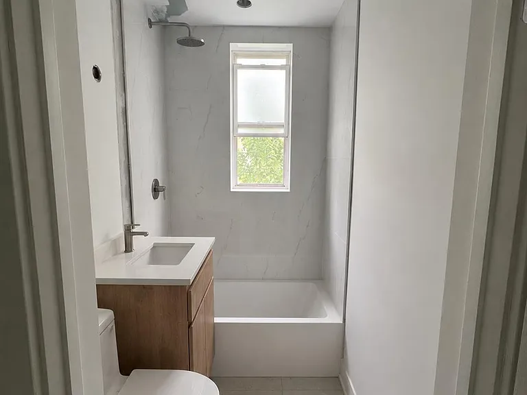 1430 W Ohio St #1F — Photo 2