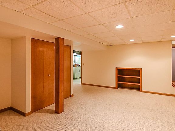 4th image of 10281 Barchester Dr