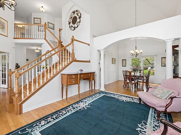5th image of 2119 W Thornwood Dr
