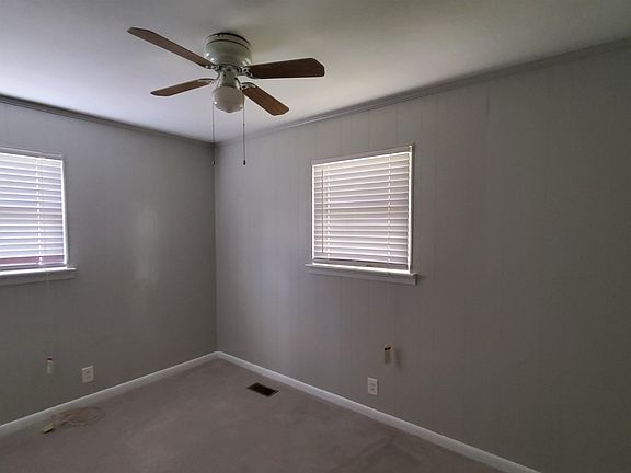 4th image of 310 Linda Warren Cir NE