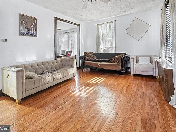 3rd image of 3804 Ridgecroft Rd