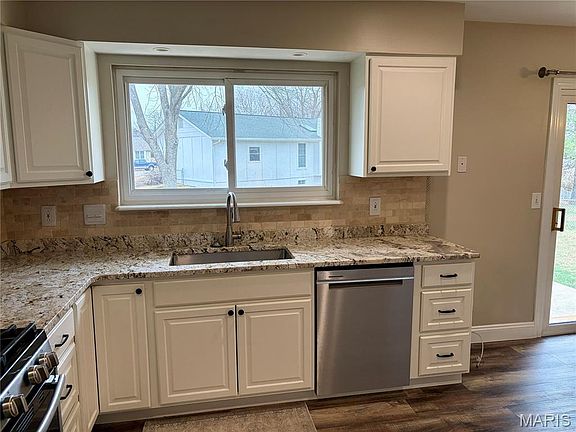 5th image of 660 Woodstream Dr