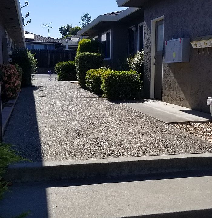 2nd image of 1001 Sunset Dr APT F