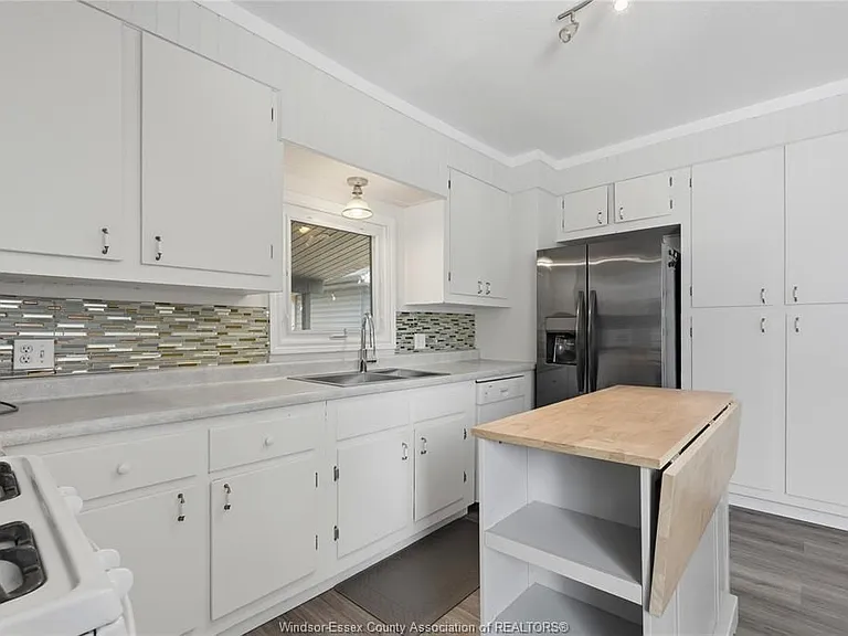 82 Pearl St W — Photo 17