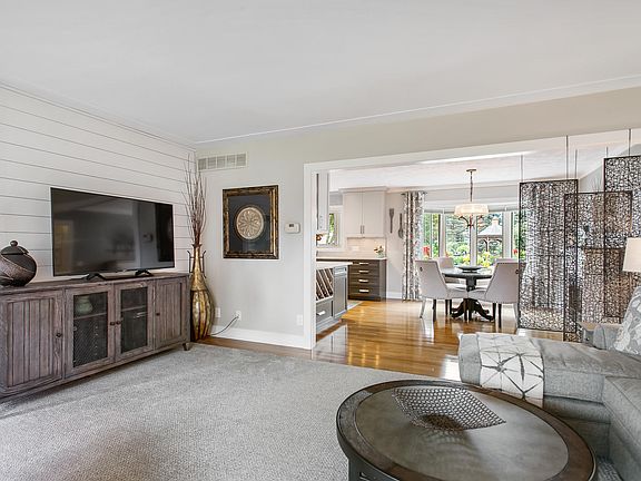 4th image of 776 W 24th St