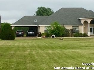 20 Meadowview Dr, Lytle, TX 78052