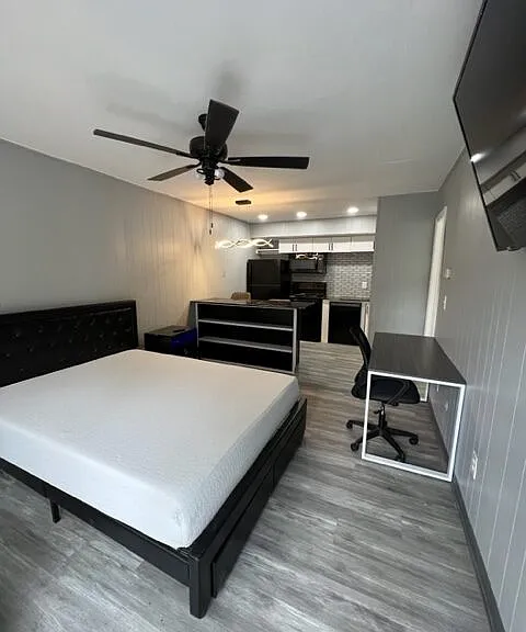 401 Smith St #STREETB9 — Photo 3