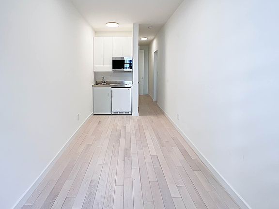 2nd image of 206 W 21st St APT C6