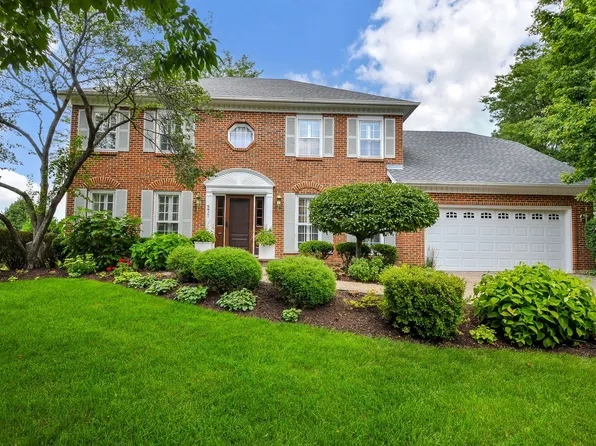 571 Apple River Dr, Naperville, IL 60565
