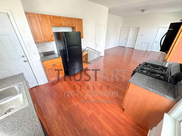 501 S 49th St #1, Philadelphia, PA 19143