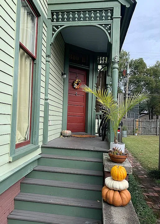 Side entrance 