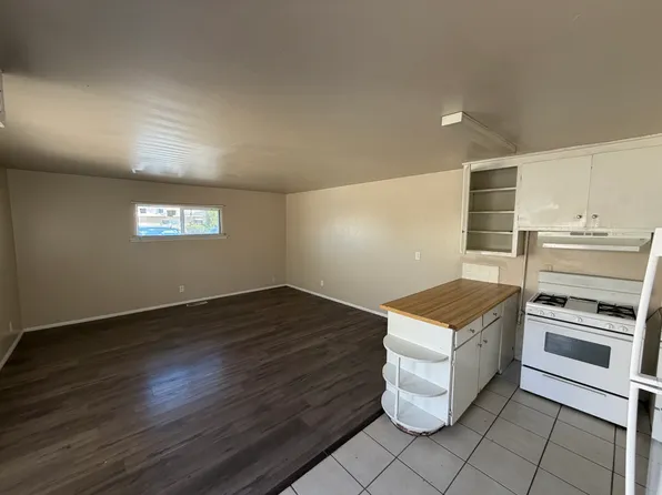 Spacious & Very Private 2 Bedroom in Gated Community, 1100-1104 Palomas Dr SE #9, Albuquerque, NM 87108