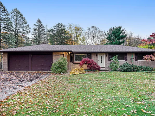 57 1st St, Plainwell, MI 49080