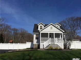 89 Gray Ave, Medford, NY 11763