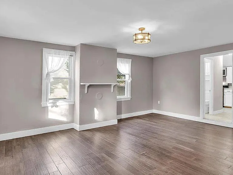 137 S Main St — Photo 3