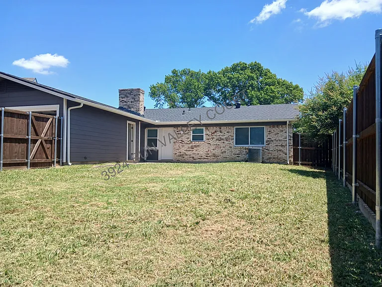 3924 Sun Valley Ct — Photo 11