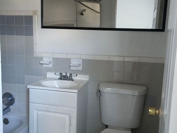 4th image of 137 SW 5th Ct #3