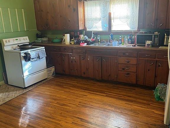2nd image of 304 Waller Ave