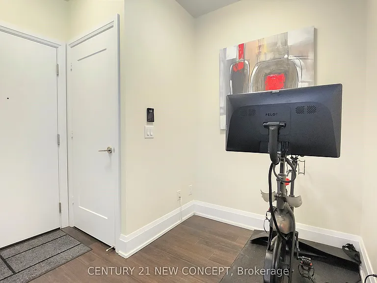 120 Harrison Garden Blvd #Penthouse 31 — Photo 3