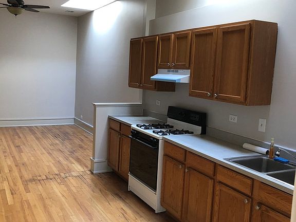5th image of 77 S Lasalle St APT 202
