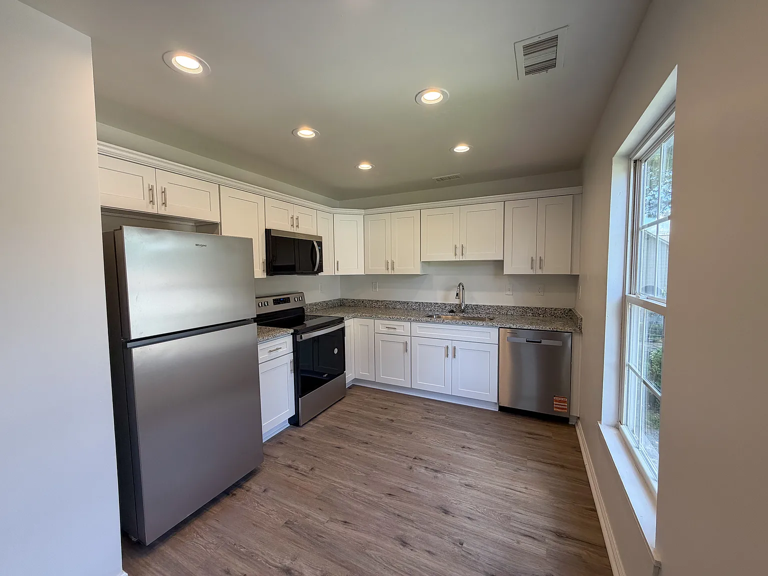 1 bed, 750 sqft, $1,600 — Photo 3