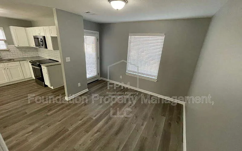 4 bed, 2.5 bath, 1838 sqft, $2,050 — Photo 4
