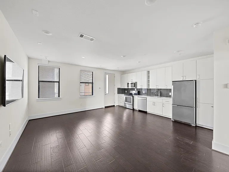 2401 Crawford St #B204 — Photo 2