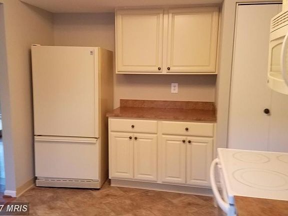 3rd image of 9812 Kingsbridge Dr APT 101