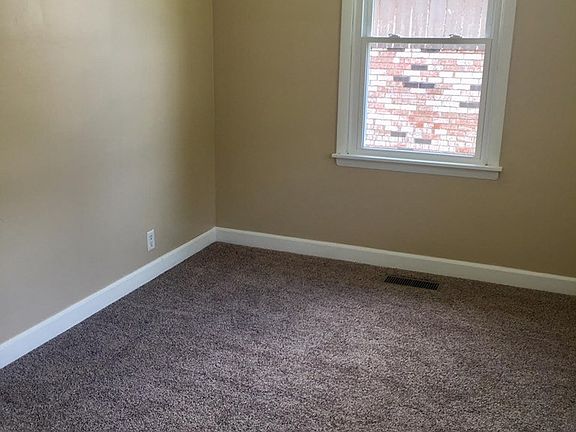 5th image of 28 Fleetwood Ave