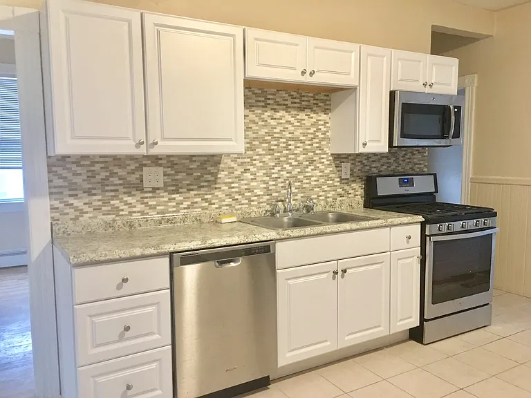 104 Knight St #3R — Photo 1