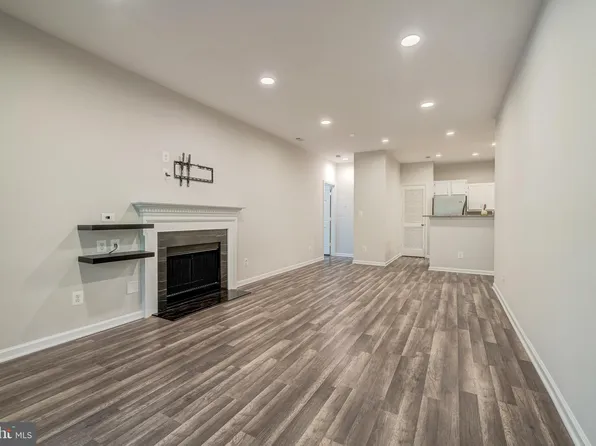 4408 Helmsford Ln APT 201, Fairfax, VA 22033