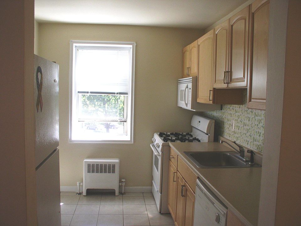 2nd image of 2340 Linwood Ave #1D-401D