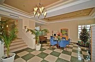 5th image of 4130 Collins Ave #401