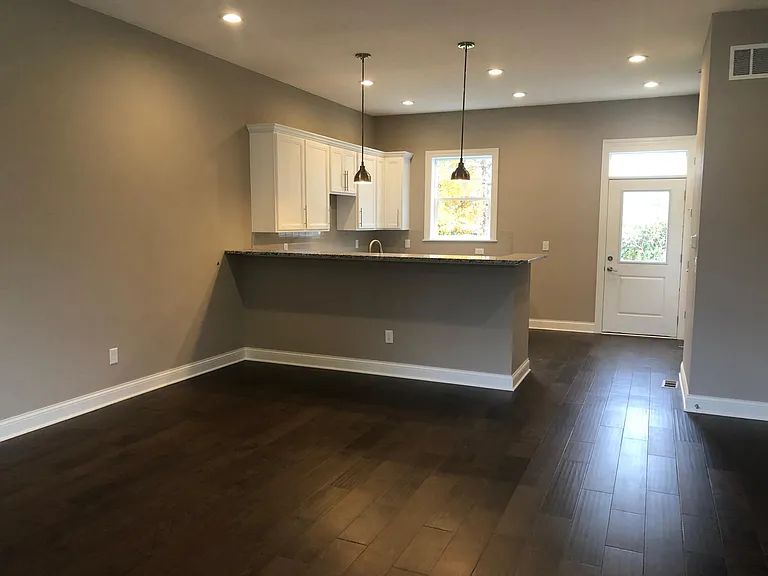 10341 Sawmill Rd — Photo 6