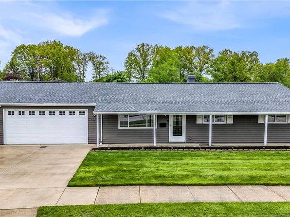 24734 Chase Dr, North Olmsted, OH 44070