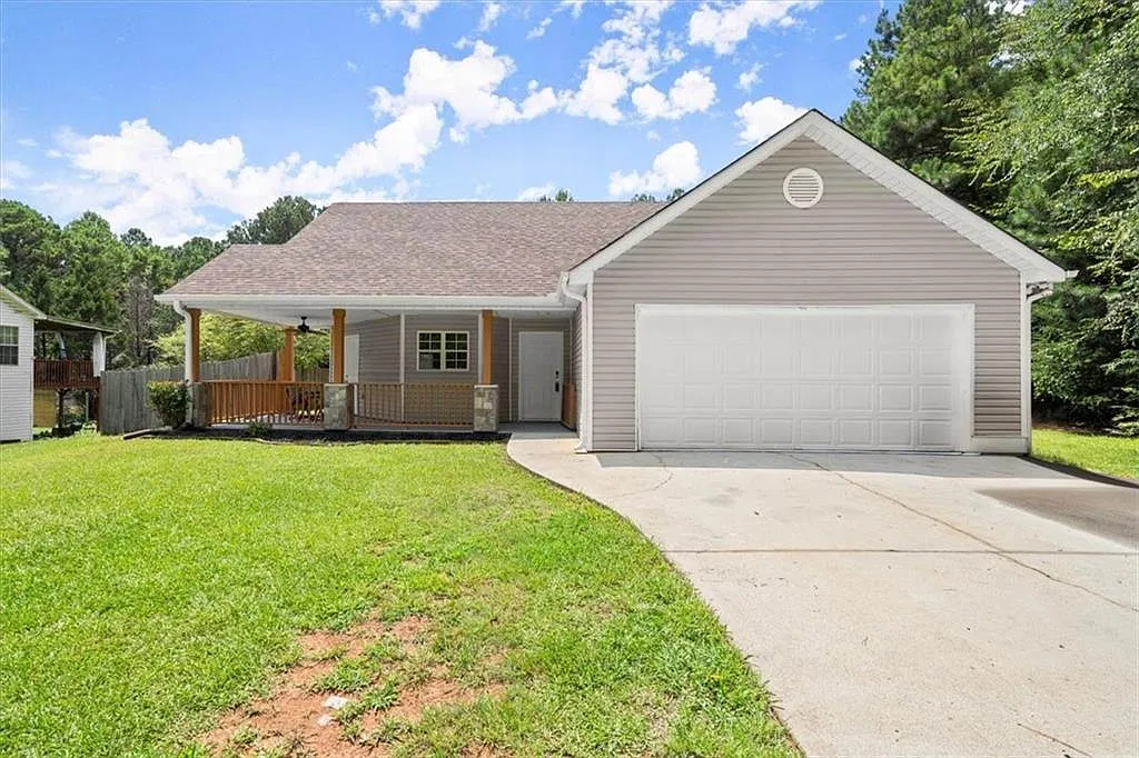 4 bed, 3.0 bath, 1874 sqft, $2,460 — Photo 1
