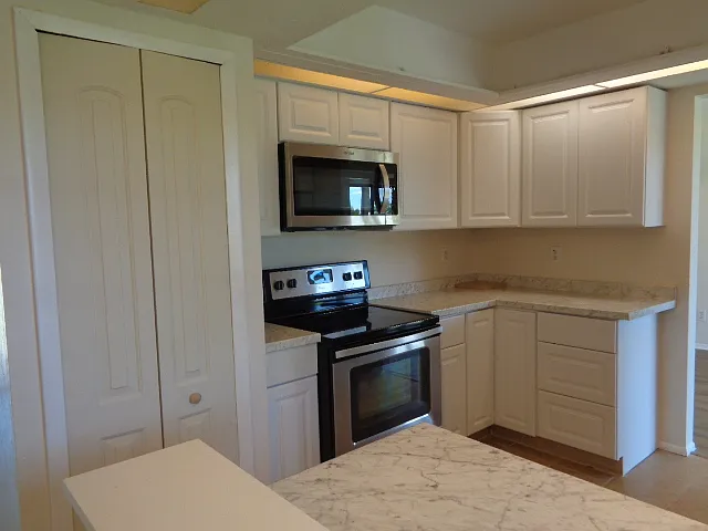 4412 SW 1st Pl — Photo 5