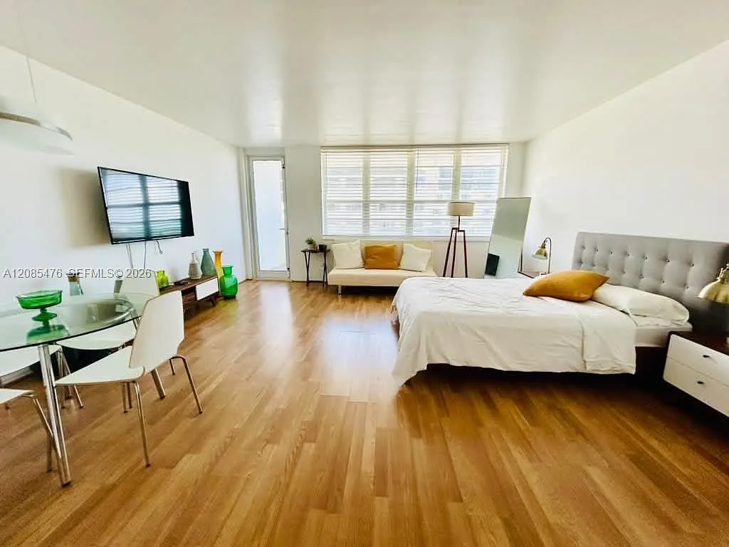 The Decoplage Condo — Photo 2