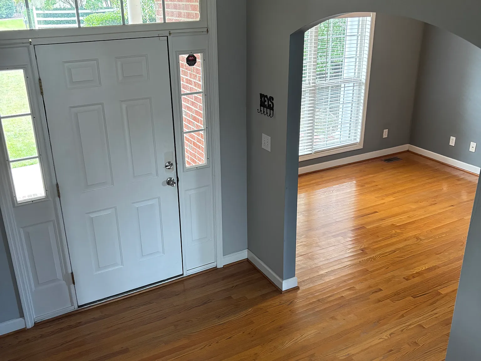 4 bed, 2.5 bath, 2970 sqft, $2,000 — Photo 2