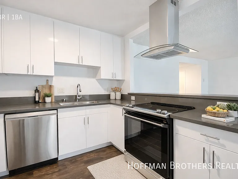 919 N Alfred St #15 — Photo 3