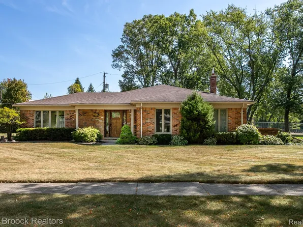 4298 Cherrywood Ln, Troy, MI 48098