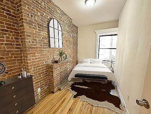 2nd image of 156 W 76th St #4F